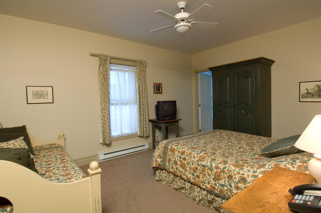 Auberge Knowlton Лак-Бром Номер фото